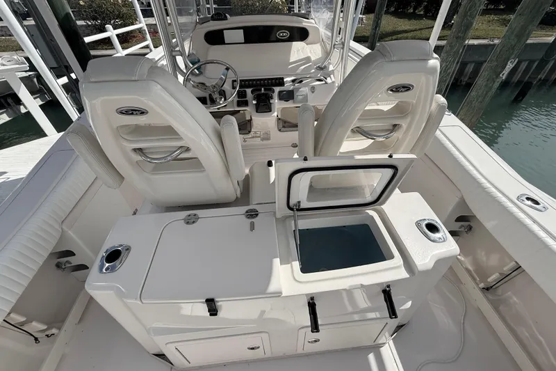  Yacht Photos Pics 2013 Grady-White Canyon 306 boat interior with helm and seating area.