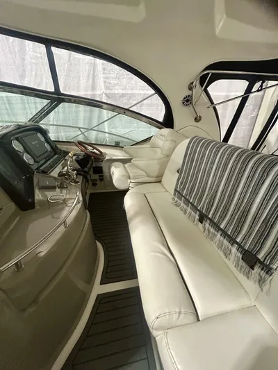  Yacht Photos Pics 2006 Sea Ray 44 Sundancer interior with plush seating and modern helm.