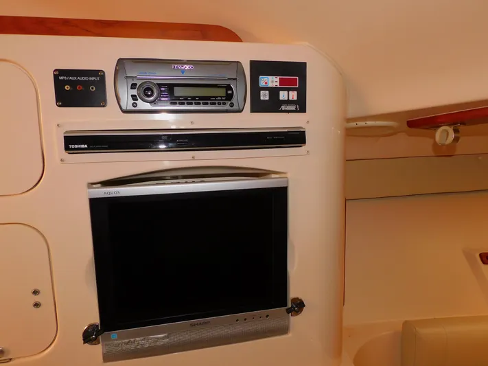 Happy Ours Yacht Photos Pics 