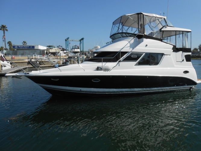 1999 Silverton 352 Motor Yacht