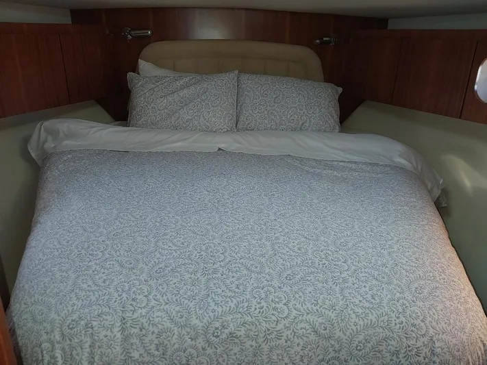 Hope Anne II Yacht Photos Pics Cozy bedroom in 2003 Tiara Yachts 4400 Sovran with patterned bedding.