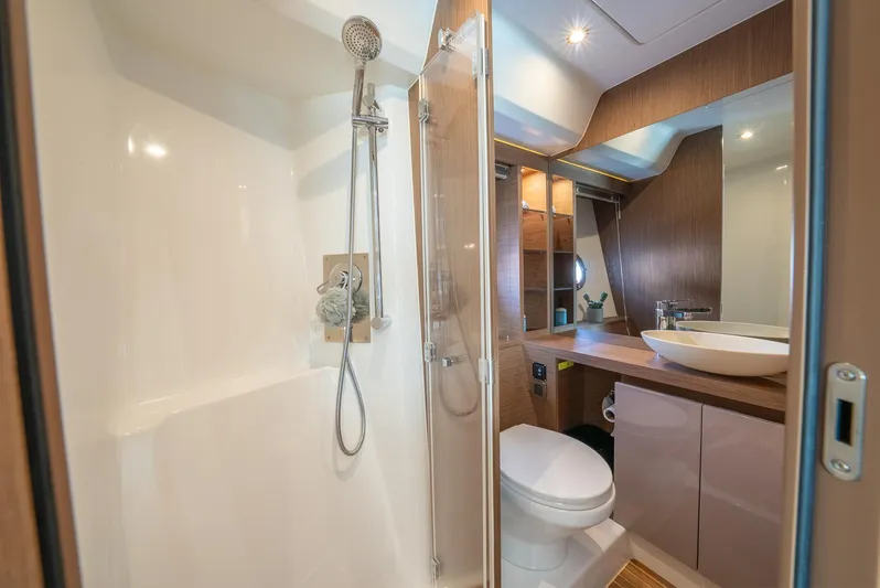 Done Tauk'n Yacht Photos Pics 