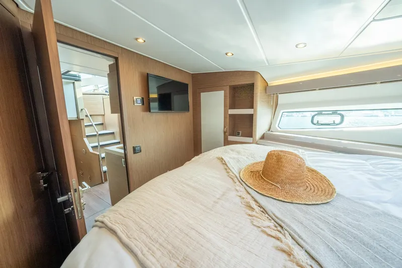 Done Tauk'n Yacht Photos Pics 