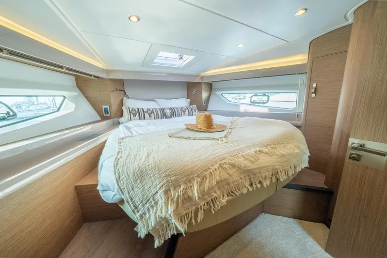 Done Tauk'n Yacht Photos Pics 