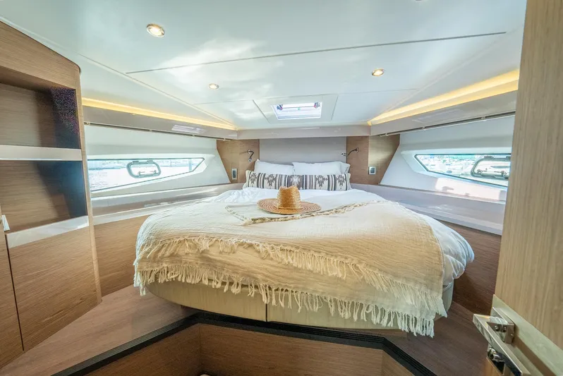 Done Tauk'n Yacht Photos Pics 