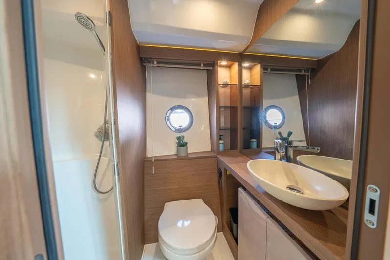 Done Tauk'n Yacht Photos Pics 