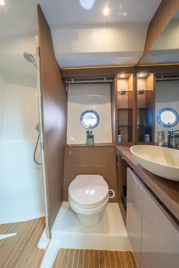 Done Tauk'n Yacht Photos Pics 