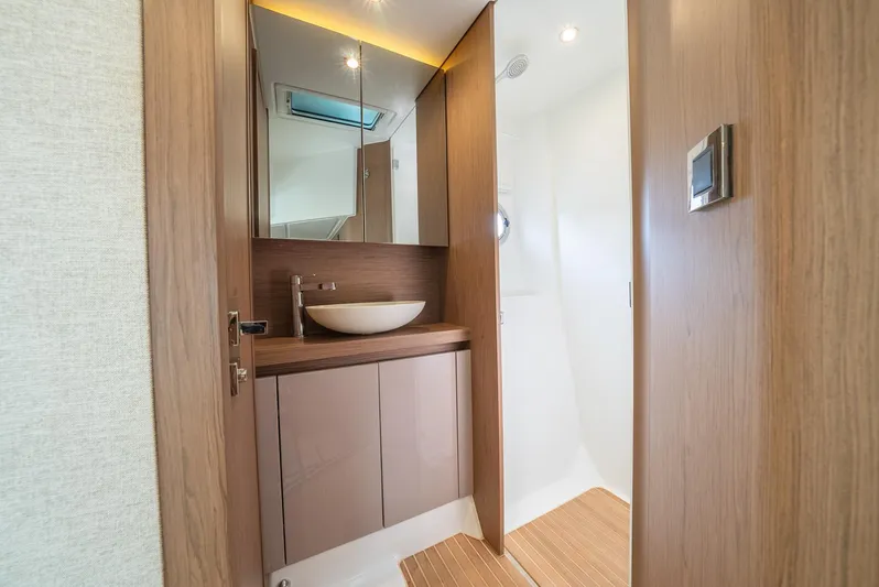 Done Tauk'n Yacht Photos Pics 