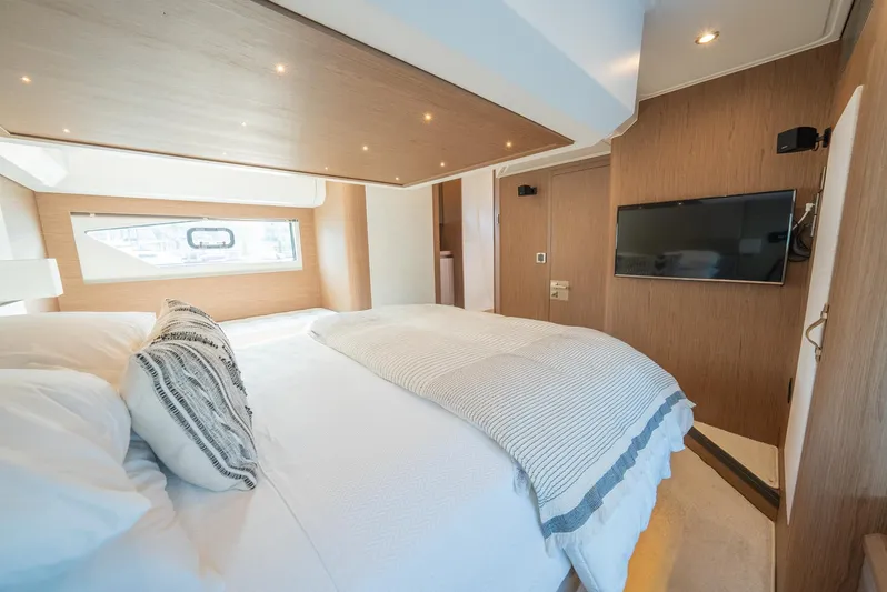 Done Tauk'n Yacht Photos Pics 