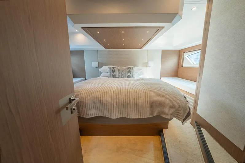 Done Tauk'n Yacht Photos Pics 