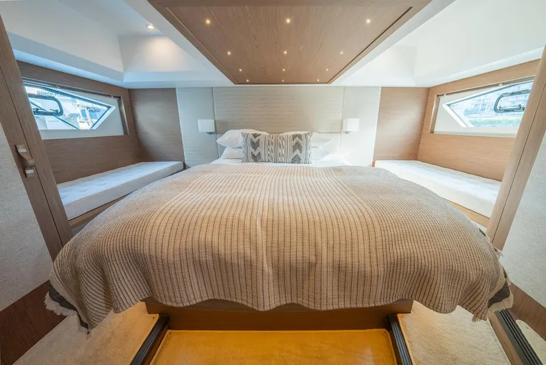 Done Tauk'n Yacht Photos Pics 