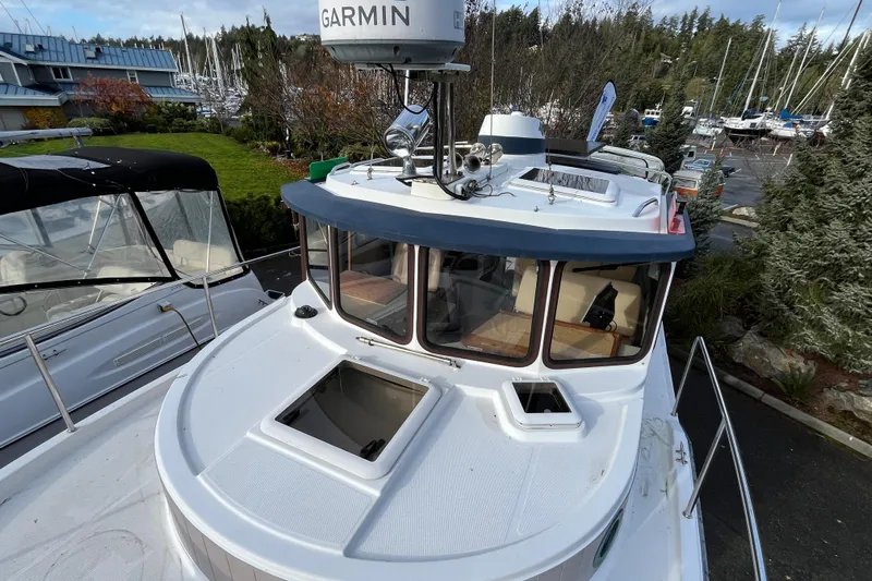 Rockin' Robin Yacht Photos Pics 2009 Ranger Tugs R-29 boat with Garmin radar, docked in a marina setting.