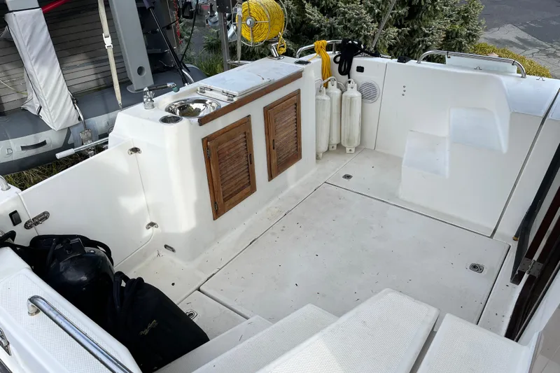 Rockin' Robin Yacht Photos Pics 2009 Ranger Tugs R-29 boat deck with storage, sink, and safety equipment.