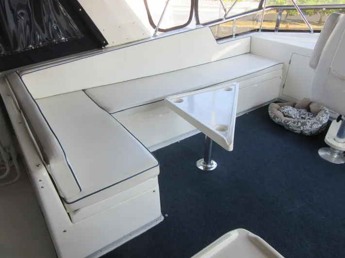 Laura Lee Yacht Photos Pics BRIDGE SEATING