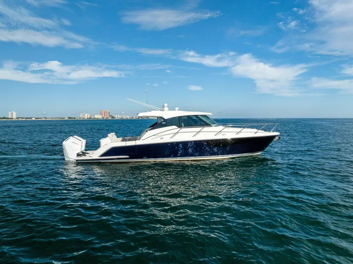 Seacrest Yacht Photos Pics 43 LE Tiara 2023 - Profile