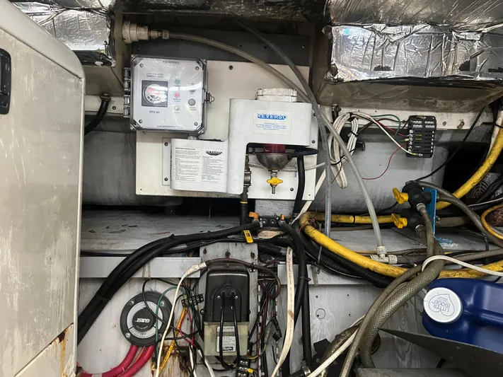  Yacht Photos Pics Engine room of 1999 Carver 530 Voyager Pilothouse with wiring and equipment.