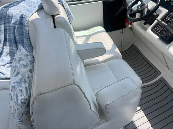  Yacht Photos Pics 1999 Carver 530 Voyager Pilothouse interior with white leather seating and steering area.