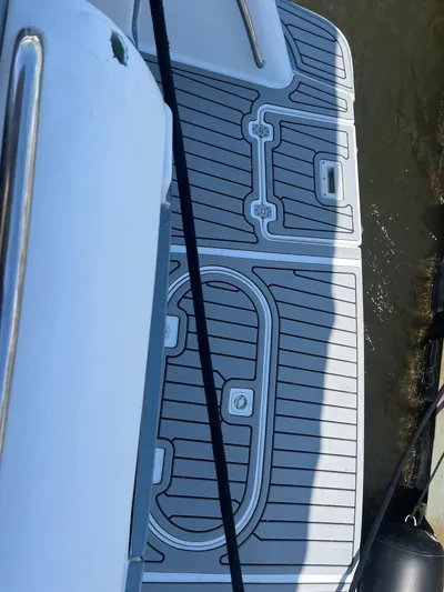  Yacht Photos Pics 1999 Carver 530 Voyager Pilothouse boat deck with custom non-slip flooring.