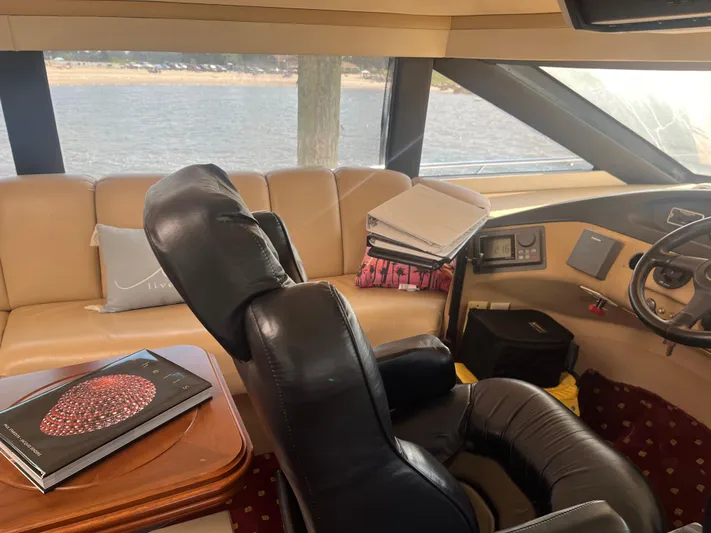  Yacht Photos Pics Interior of 1999 Carver 530 Voyager Pilothouse with leather seating and scenic window view.