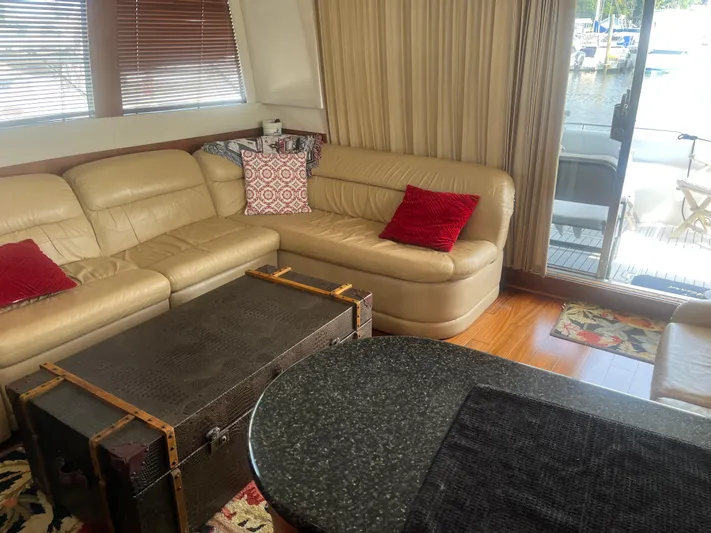  Yacht Photos Pics Interior of 1999 Carver 530 Voyager Pilothouse with beige leather seating and red cushions.