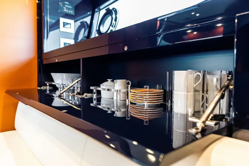 Our Trade Yacht Photos Pics China/Glassware