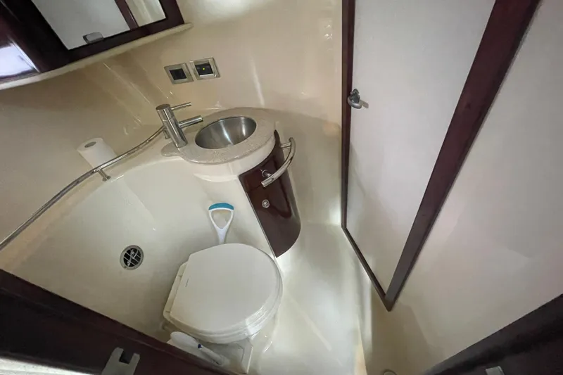 Maddie Janes Yacht Photos Pics 2009 Sea Ray 40 Sundancer bathroom with sink, toilet, and mirror.