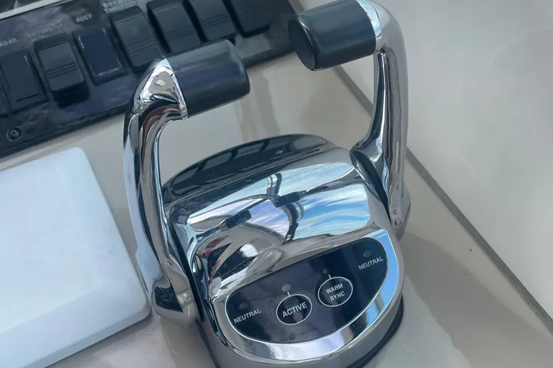 Maddie Janes Yacht Photos Pics Throttle controls on a 2009 Sea Ray 40 Sundancer yacht dashboard.