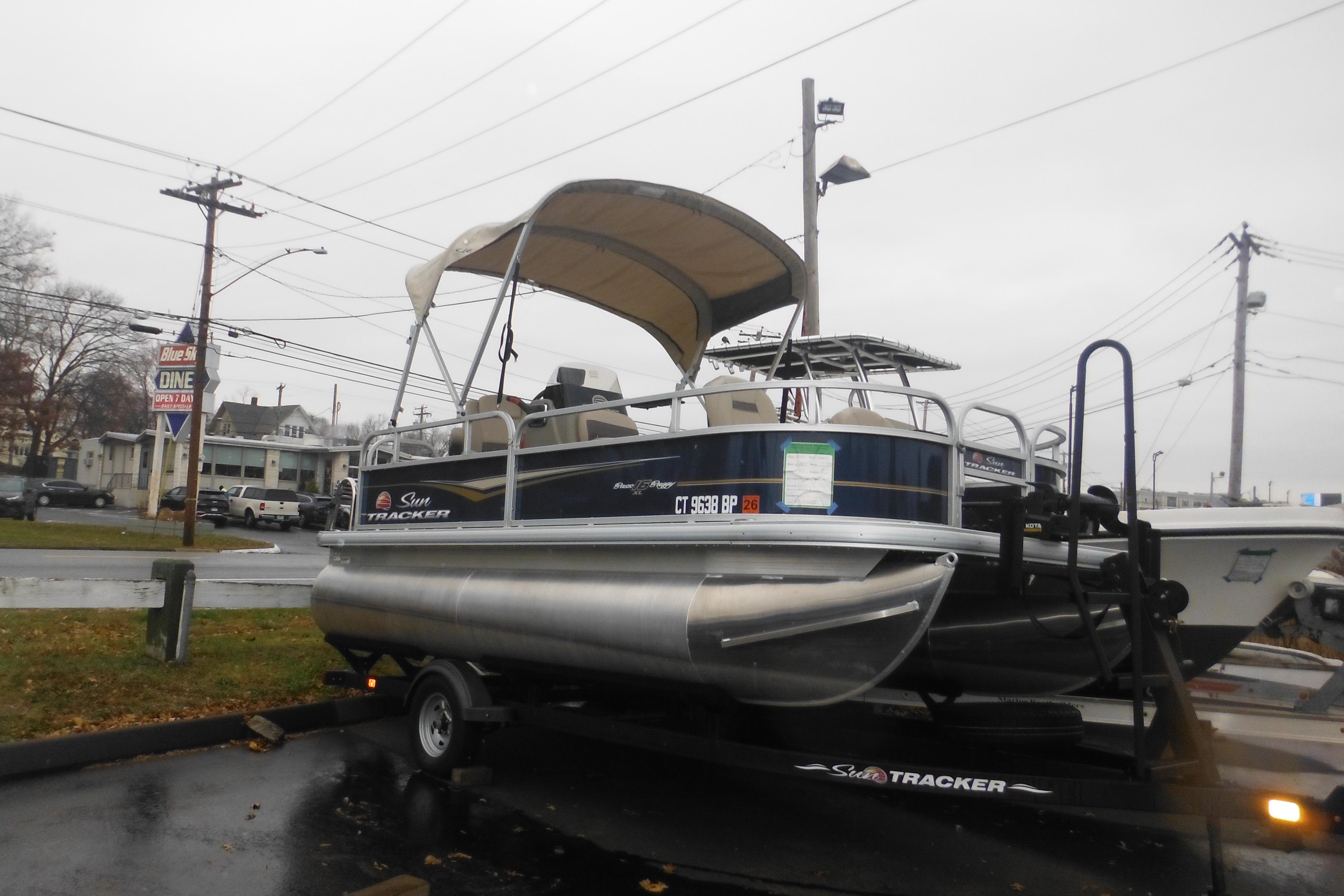 Sun Tracker Bass Buggy 16 XL Select