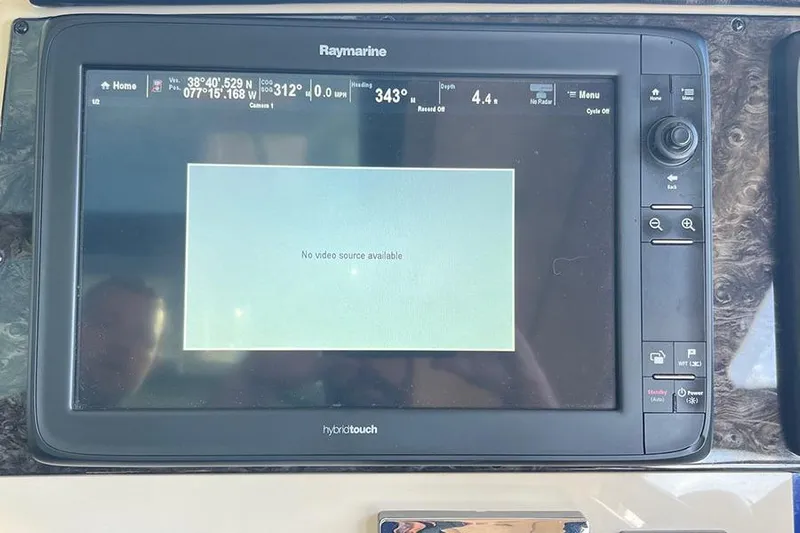  Yacht Photos Pics Raymarine display on 2015 Sea Ray 470 Sundancer showing "No video source available" message.