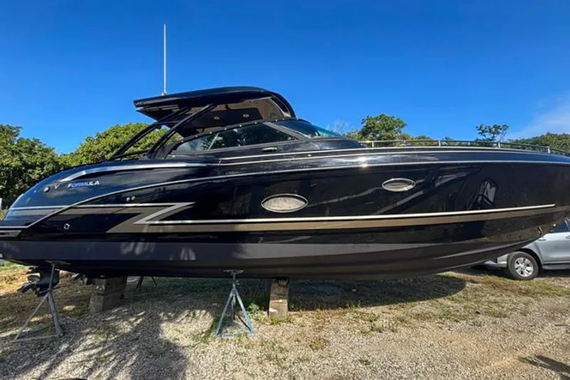 Cri Stellae Yacht Photos Pics 2018 Formula 350 Crossover Bowrider boat on stands, sleek black design, sunny day.