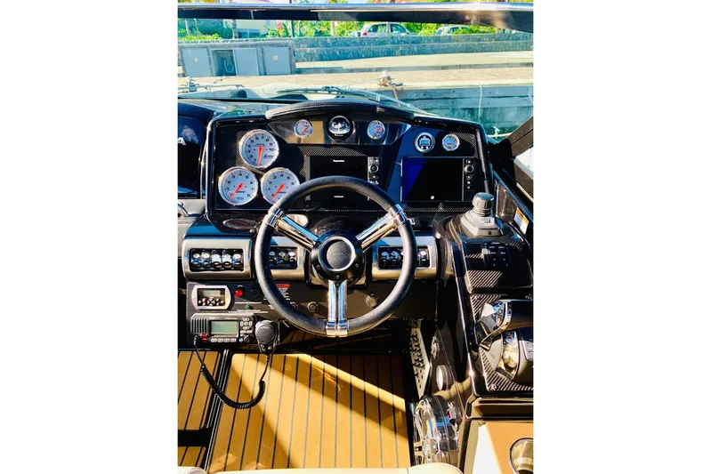 Cri Stellae Yacht Photos Pics 2018 Formula 350 Crossover Bowrider dashboard with steering wheel and gauges.