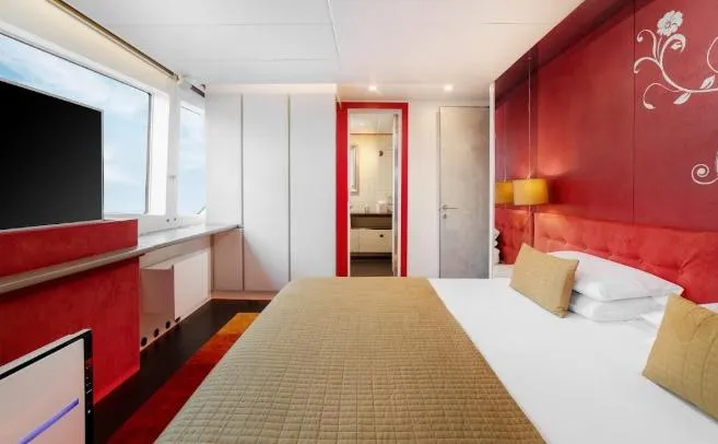 Joyme Yacht Photos Pics 