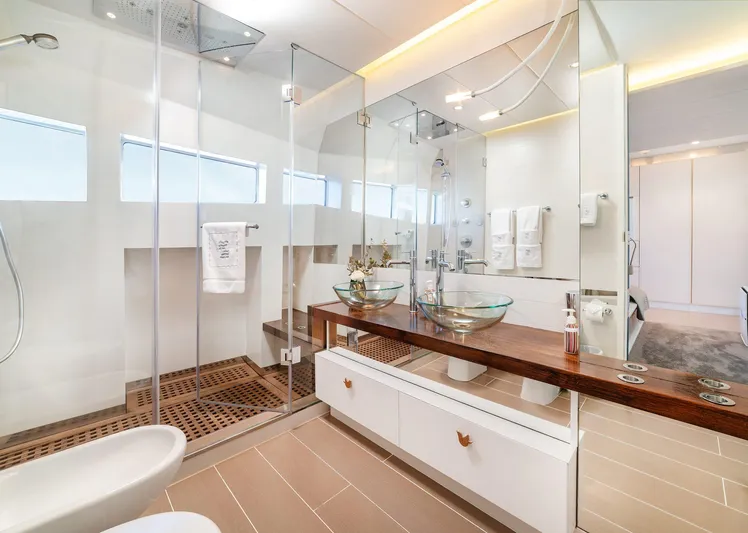 Joyme Yacht Photos Pics 