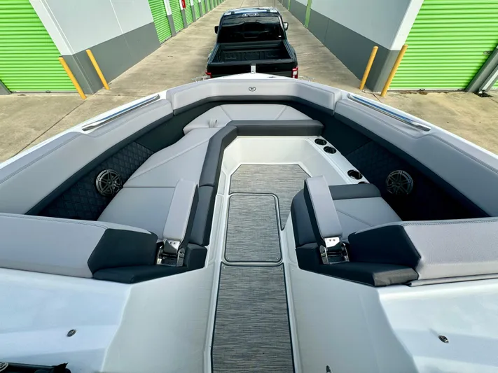  Yacht Photos Pics 2022 Cobalt R8 Outboard boat interior with spacious seating and modern design.