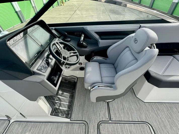  Yacht Photos Pics 2022 Cobalt R8 Outboard boat interior with modern helm and plush captain's chair.