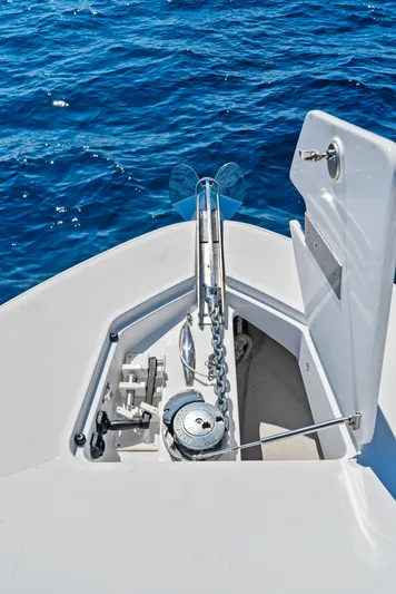 Strong III Yacht Photos Pics 2022 HCB Suenos boat anchor system on blue ocean water.