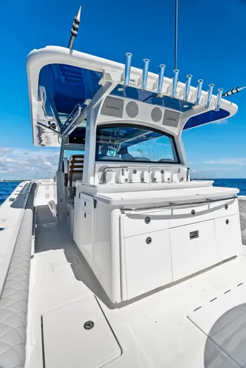 Strong III Yacht Photos Pics 2022 HCB Suenos boat with sleek design and fishing rod holders on open sea.
