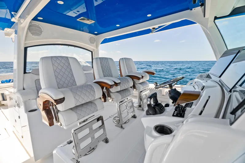 Strong III Yacht Photos Pics 2022 HCB Suenos boat interior with luxurious seating and ocean view.