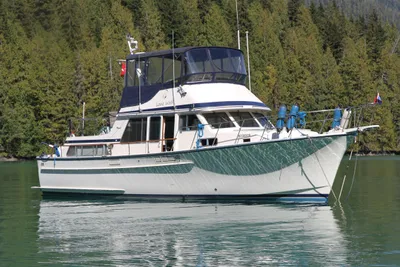 Tollycraft 43 TriCabin Motor Yacht