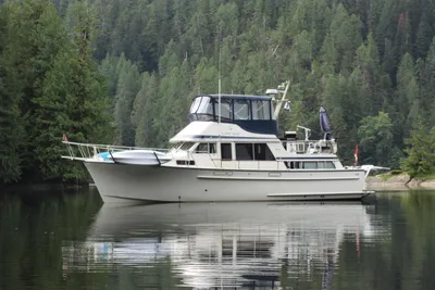 Tollycraft 43 TriCabin Motor Yacht