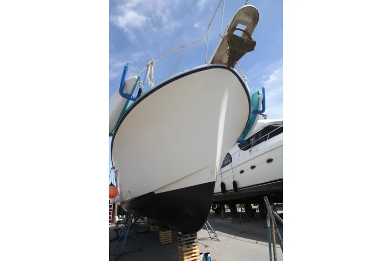 Lone Wolf Yacht Photos Pics Undersides after refinishing