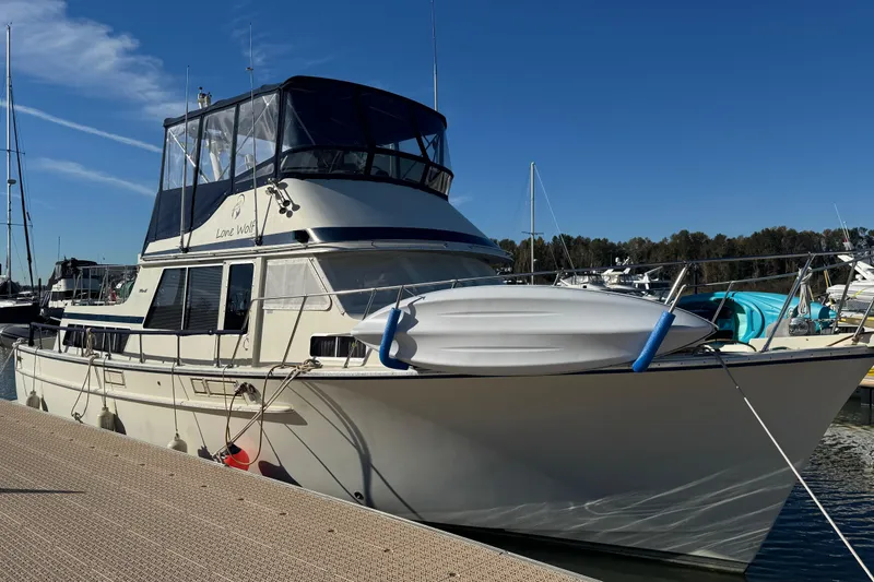 Lone Wolf Yacht Photos Pics Fore quarter with Pelican kayak on Magma holders