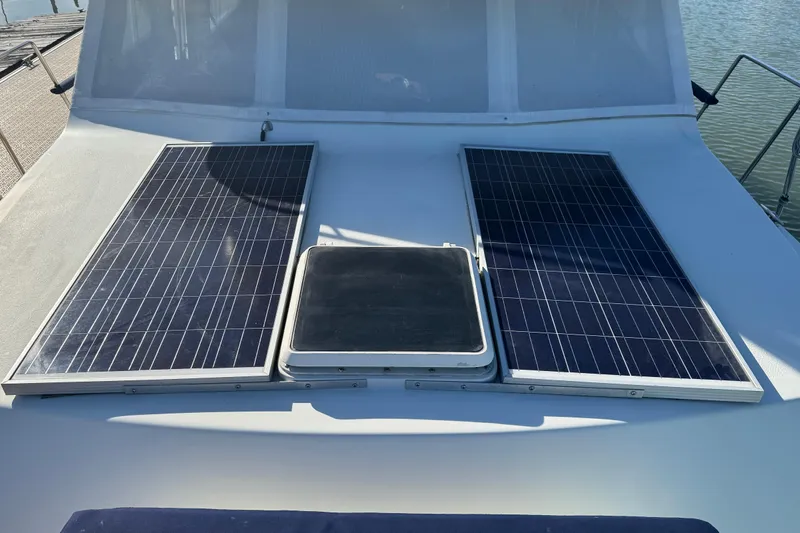 Lone Wolf Yacht Photos Pics 300 watts of solar panels