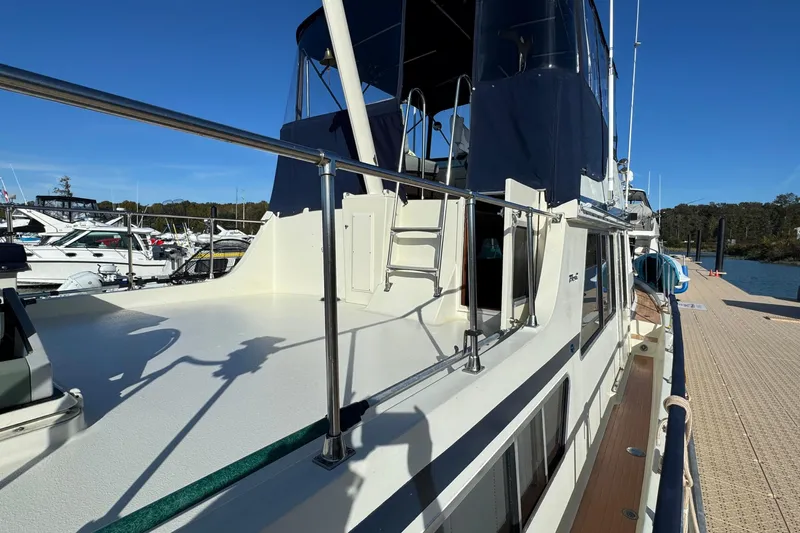 Lone Wolf Yacht Photos Pics Full side decks