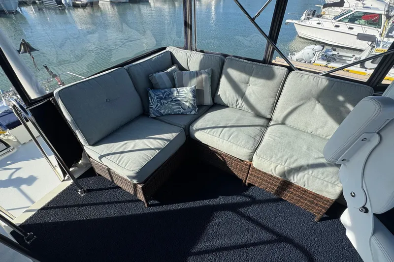 Lone Wolf Yacht Photos Pics Cozy seating area on bridge