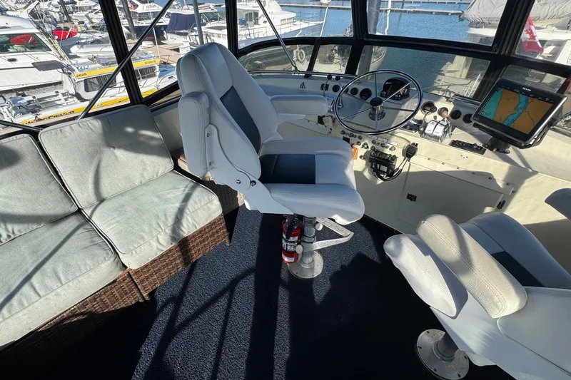 Lone Wolf Yacht Photos Pics Twin captains chairs new in 2020