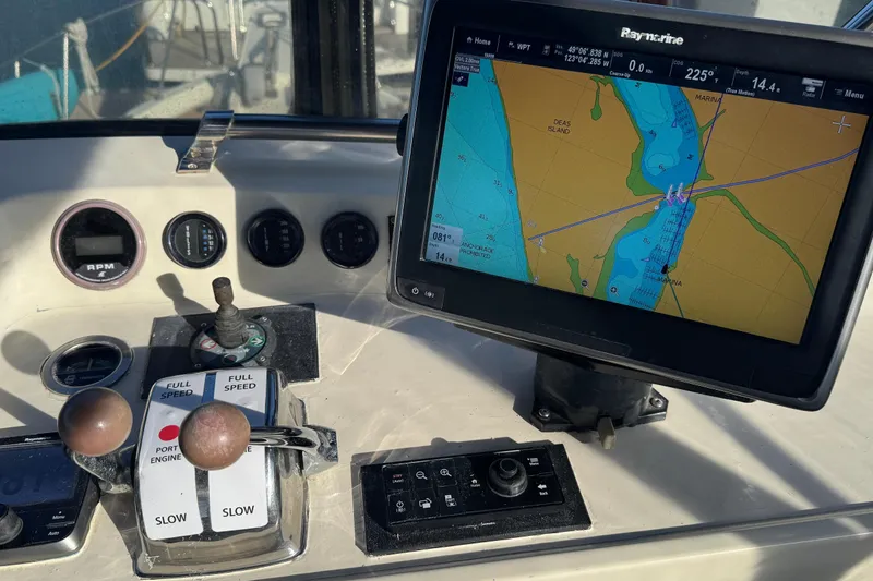 Lone Wolf Yacht Photos Pics Bridge helm