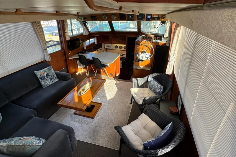 Lone Wolf Yacht Photos Pics Salon from rear entrance