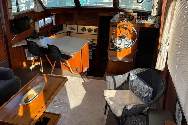 Lone Wolf Yacht Photos Pics Salon from rear entrance