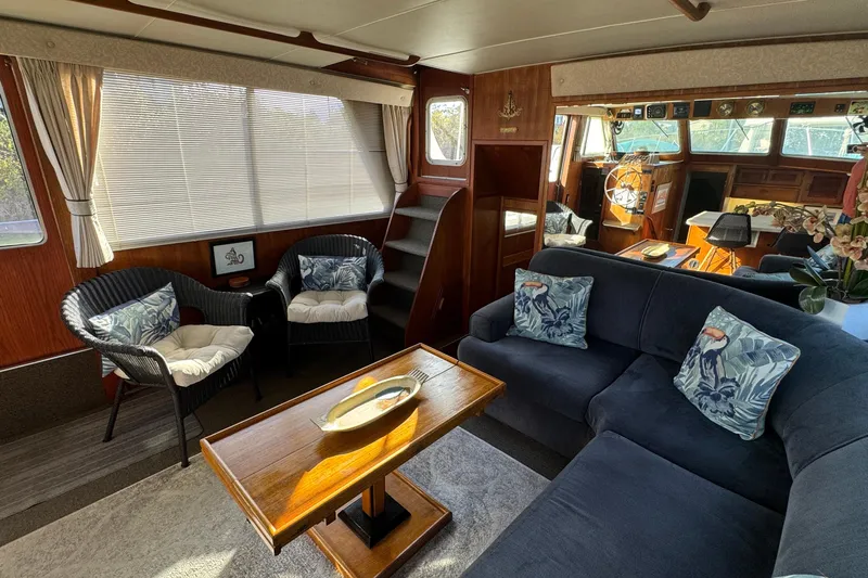 Lone Wolf Yacht Photos Pics Salon with table leafs closed